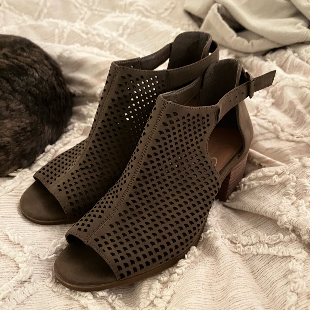 selling size 8.5 booties